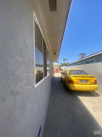 3120 Center Street, Bakersfield, CA 93306