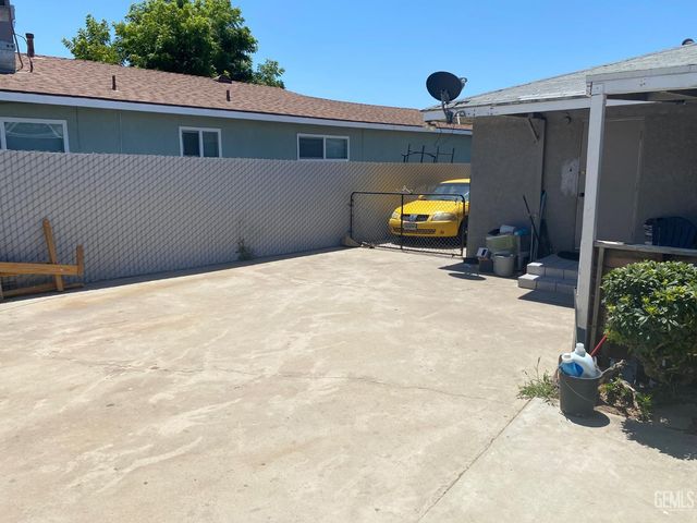 3120 Center Street, Bakersfield, CA 93306