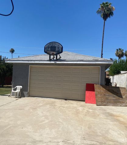 3120 Center Street, Bakersfield, CA 93306