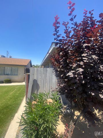 3120 Center Street, Bakersfield, CA 93306