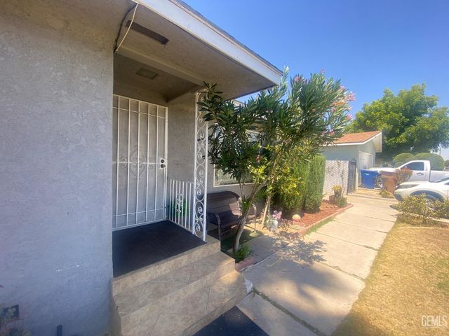 3120 Center Street, Bakersfield, CA 93306