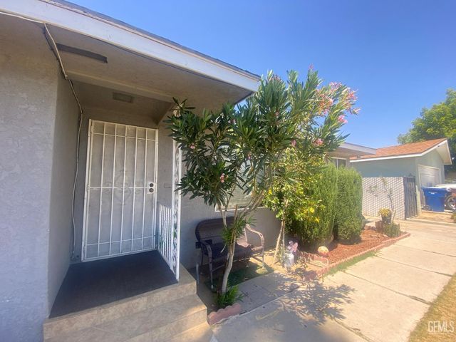 3120 Center Street, Bakersfield, CA 93306