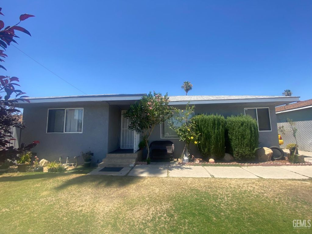 3120 Center Street, Bakersfield, CA 93306