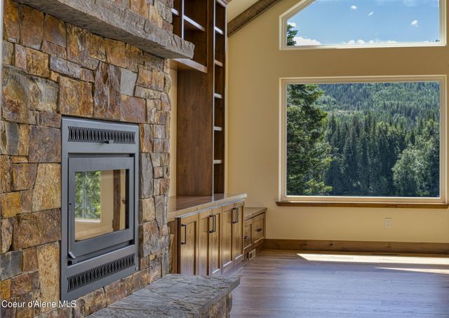 4450 Dufort Rd, Sagle, ID 83860
