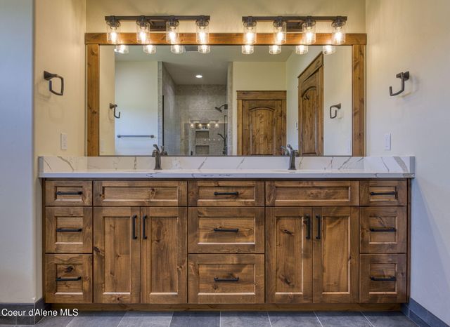 4450 Dufort Rd, Sagle, ID 83860