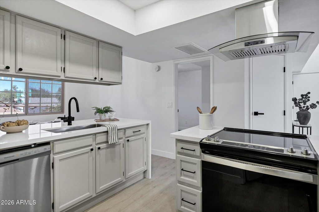 2020 W UNION HILLS Drive 244, Phoenix, AZ 85027 — photo 2