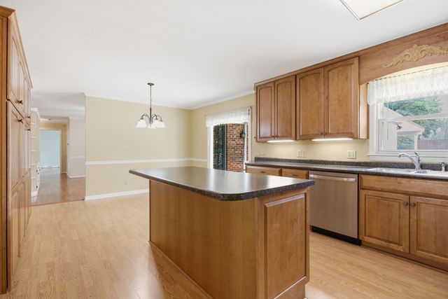 1403 Timberwood Dr, Columbia, TN 38401