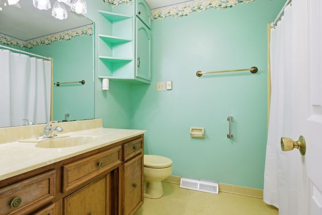 1403 Timberwood Dr, Columbia, TN 38401