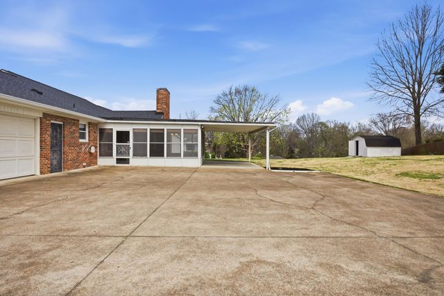 1403 Timberwood Dr, Columbia, TN 38401
