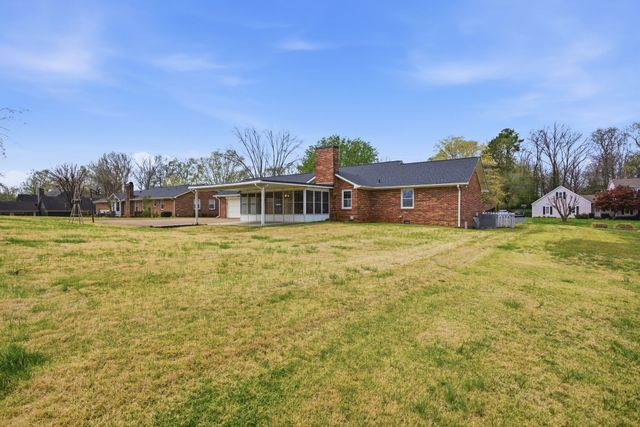 1403 Timberwood Dr, Columbia, TN 38401