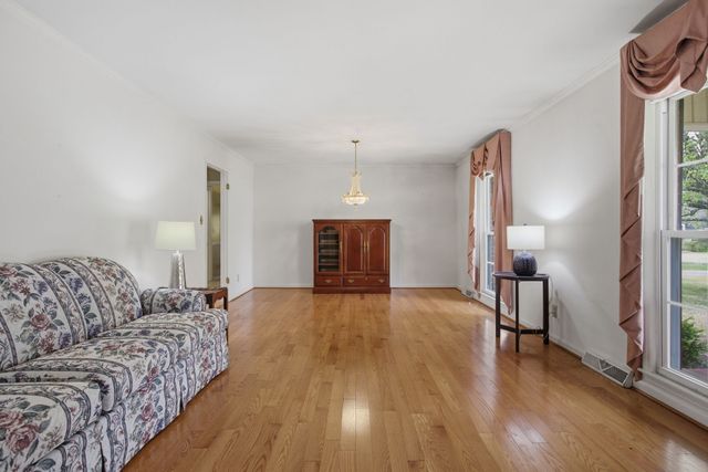 1403 Timberwood Dr, Columbia, TN 38401