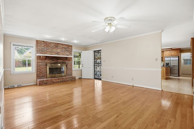 1403 Timberwood Dr, Columbia, TN 38401