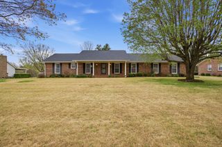 1403 Timberwood Dr, Columbia, TN 38401