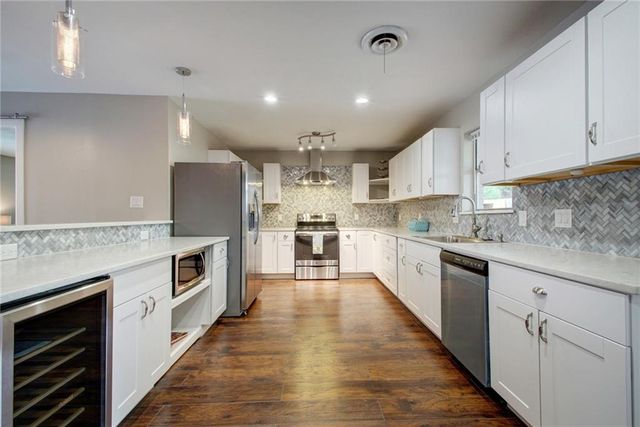 5715 Sandhurst CIR