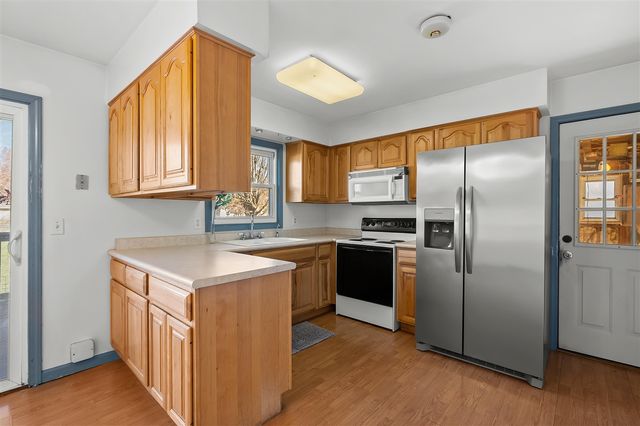 35520 Margurite Lane, Paw Paw, MI 49079