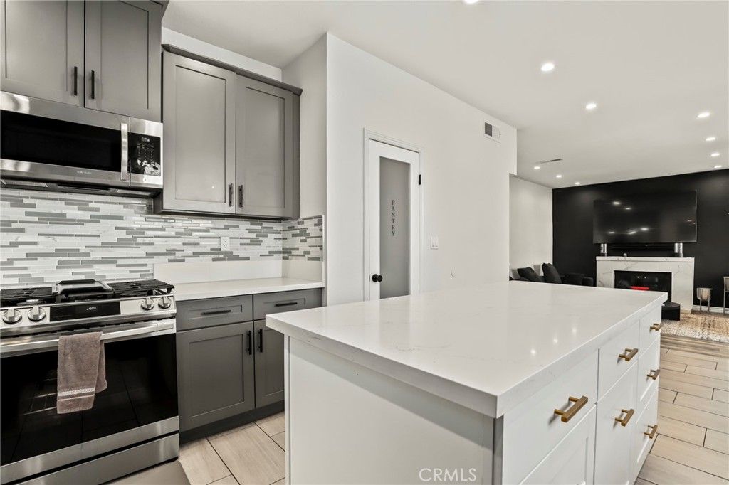 Image 12 of property listing at 3329 Montellano Avenue, Palmdale, CA 93551