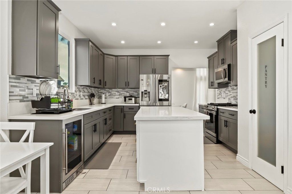 Image 13 of property listing at 3329 Montellano Avenue, Palmdale, CA 93551