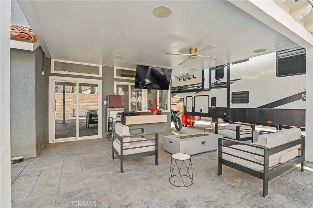 Image 28 of property listing at 3329 Montellano Avenue, Palmdale, CA 93551