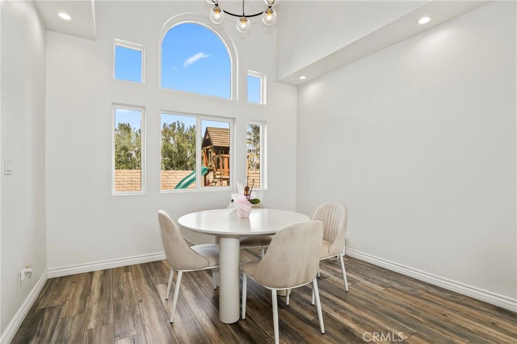 Image 8 of property listing at 3329 Montellano Avenue, Palmdale, CA 93551