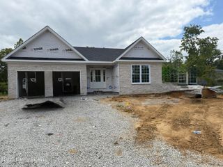 8213 Roseborough Rd, Louisville, KY 40228