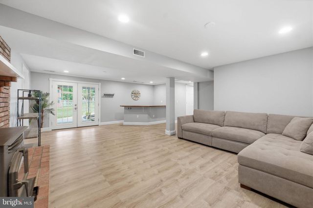 2110 HALLMARK DR, Gambrills, MD 21054