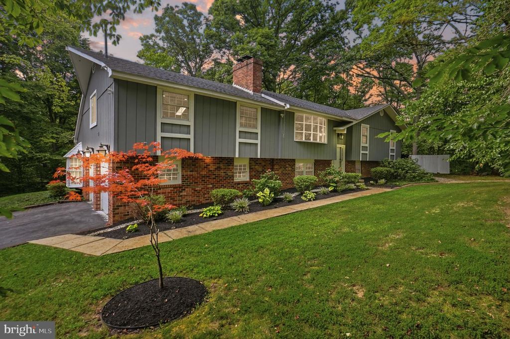 2110 HALLMARK DR, Gambrills, MD 21054