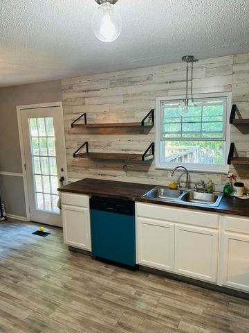 1517 N Chester Road, Hixson, TN 37343