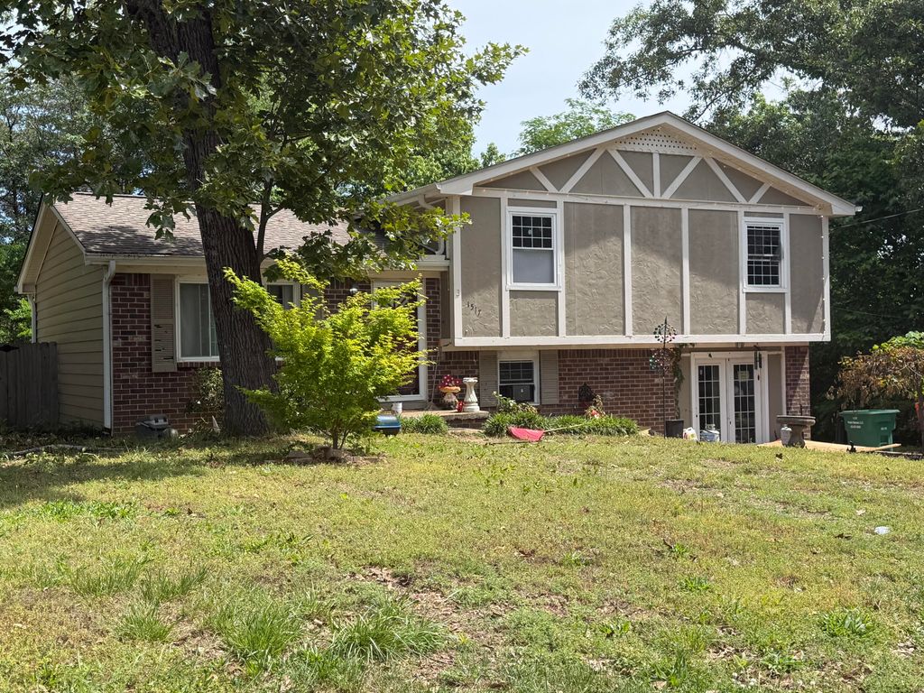 1517 N Chester Road, Hixson, TN 37343