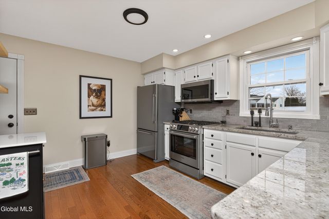 8 Corina Court, Watervliet, NY 12189