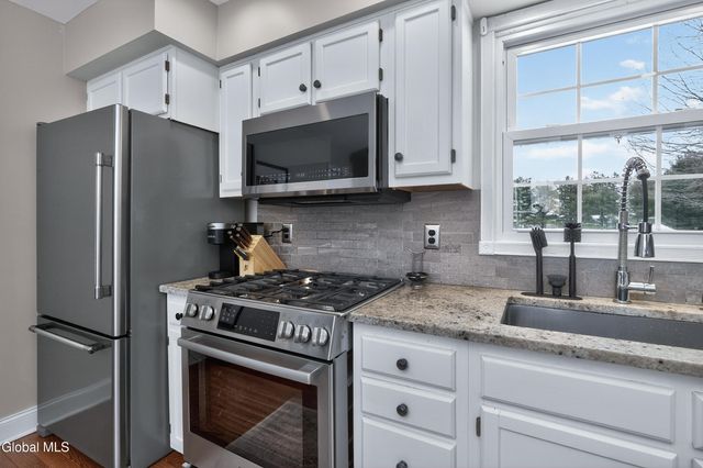 8 Corina Court, Watervliet, NY 12189