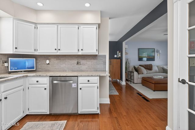 8 Corina Court, Watervliet, NY 12189