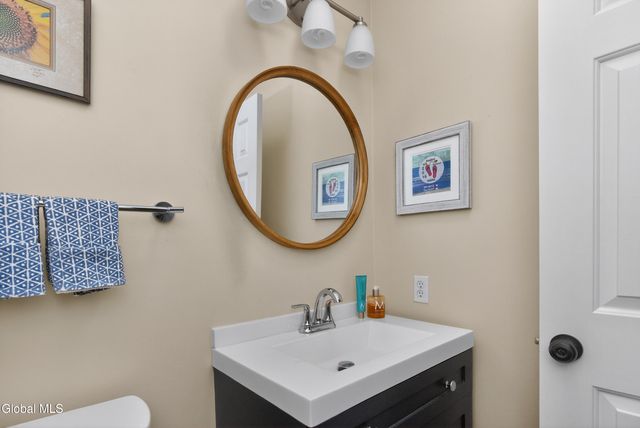 8 Corina Court, Watervliet, NY 12189