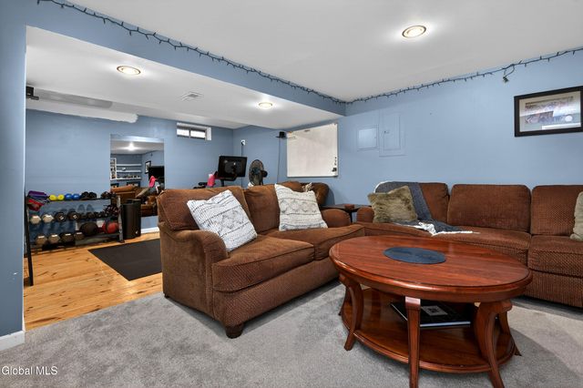 8 Corina Court, Watervliet, NY 12189