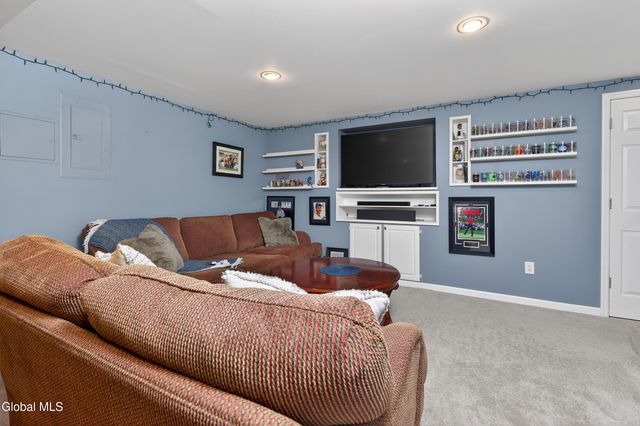 8 Corina Court, Watervliet, NY 12189