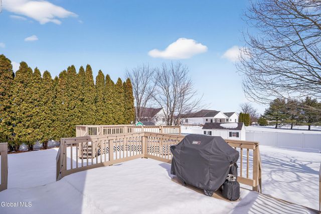 8 Corina Court, Watervliet, NY 12189