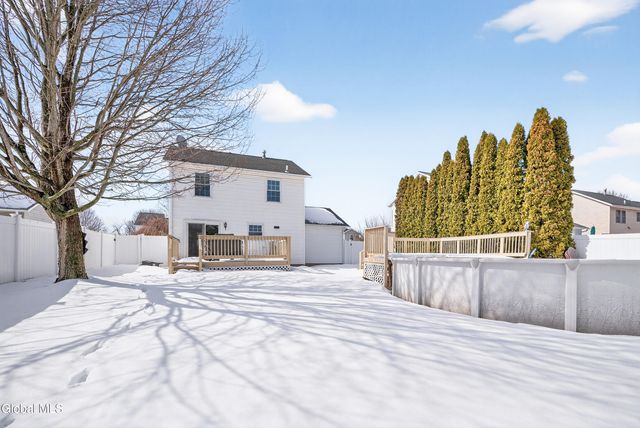 8 Corina Court, Watervliet, NY 12189