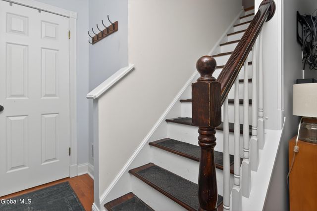 8 Corina Court, Watervliet, NY 12189