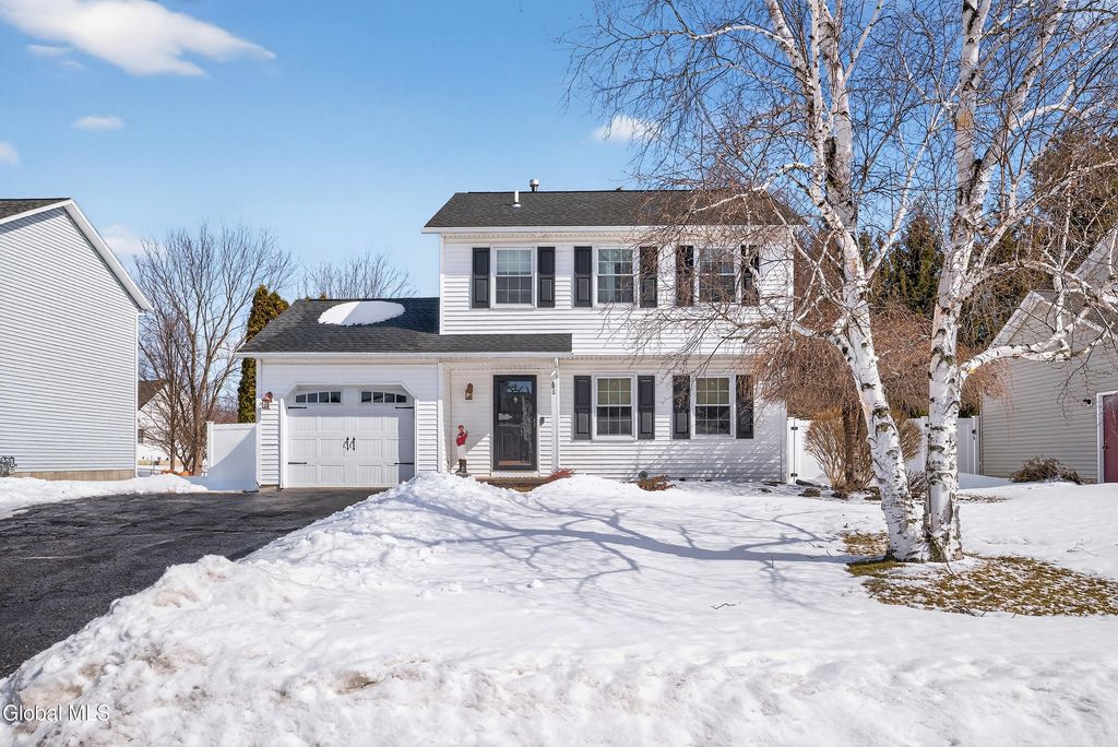 8 Corina Court, Watervliet, NY 12189