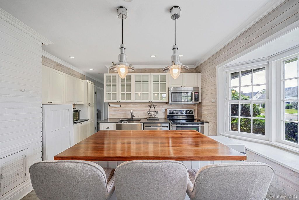 90 TWIN Lane N, Wantagh, NY 11793 — photo 3