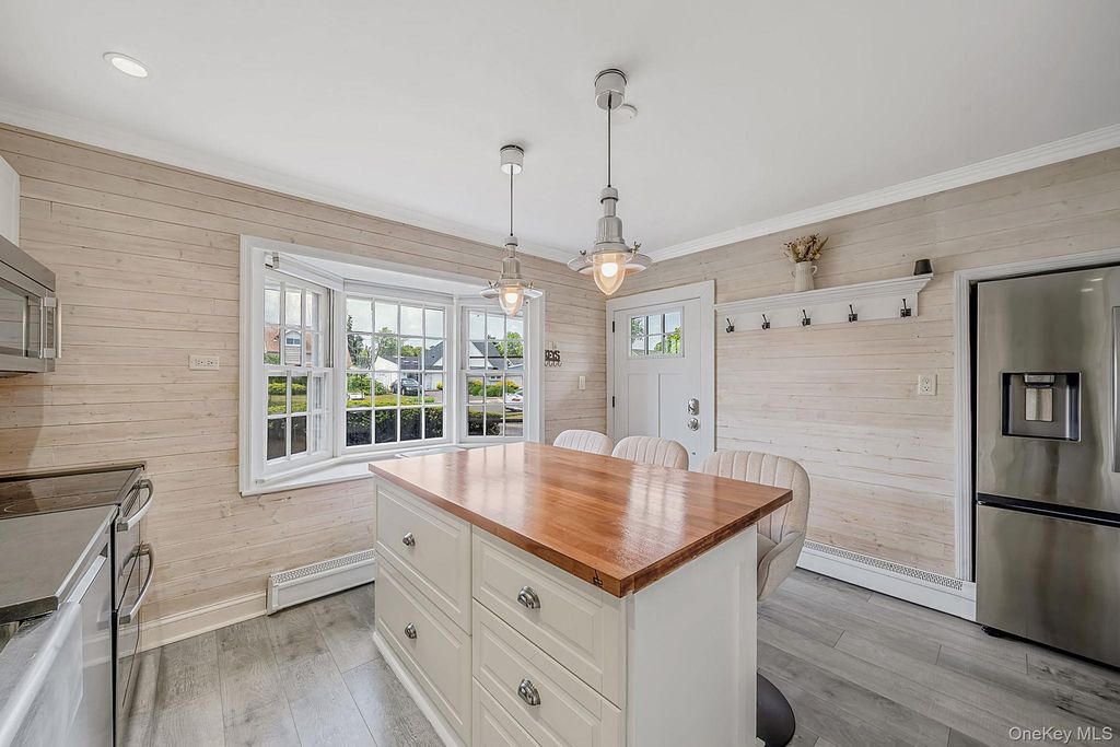 90 TWIN Lane N, Wantagh, NY 11793 — photo 4