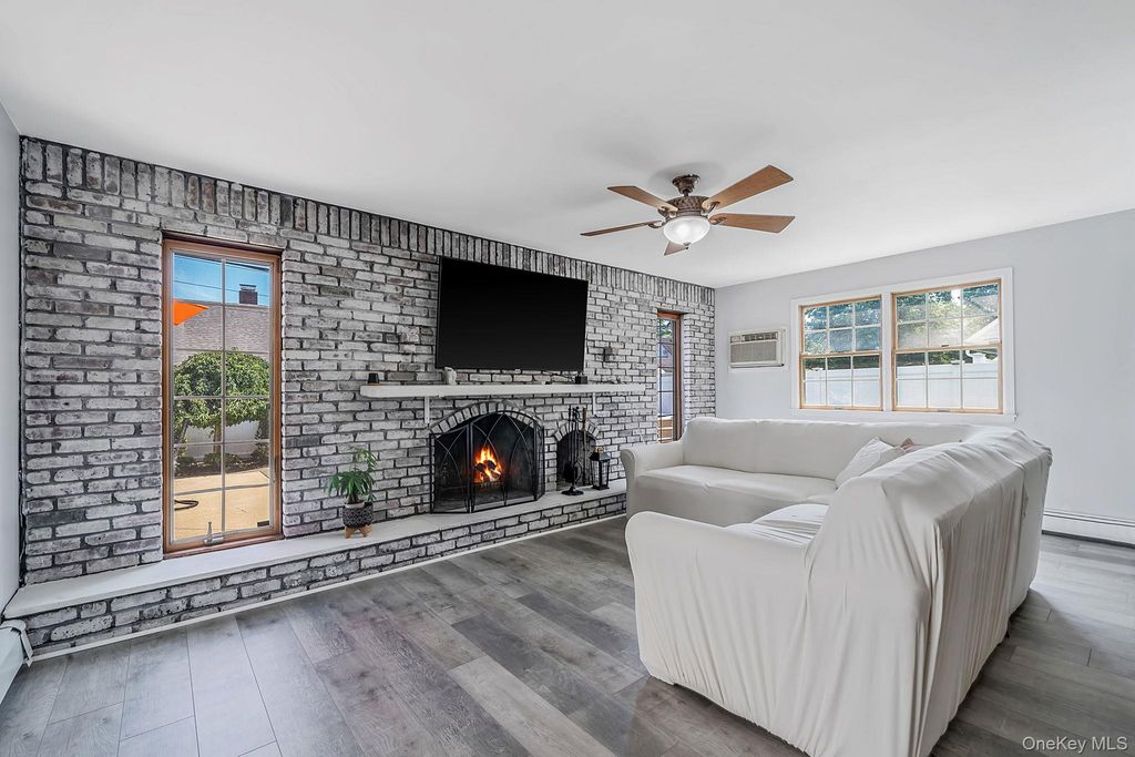 90 TWIN Lane N, Wantagh, NY 11793 — photo 5