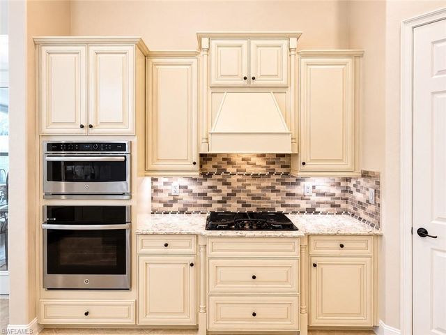 9871 Corso Bello DR, Naples, FL 34113