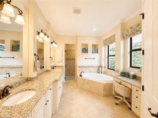 9871 Corso Bello DR, Naples, FL 34113