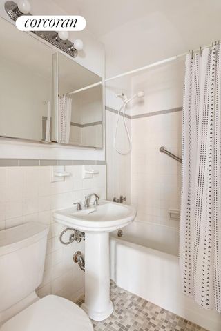 201 E 21st St Apt 7B, New York City, NY 10010
