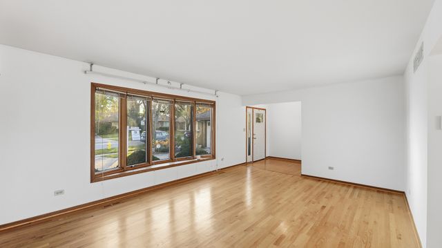 7104 Kidwell Road, Downers Grove, IL 60516