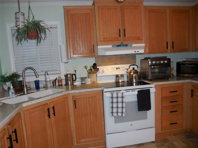 913 SELINGER Avenue, Erie, PA 16505