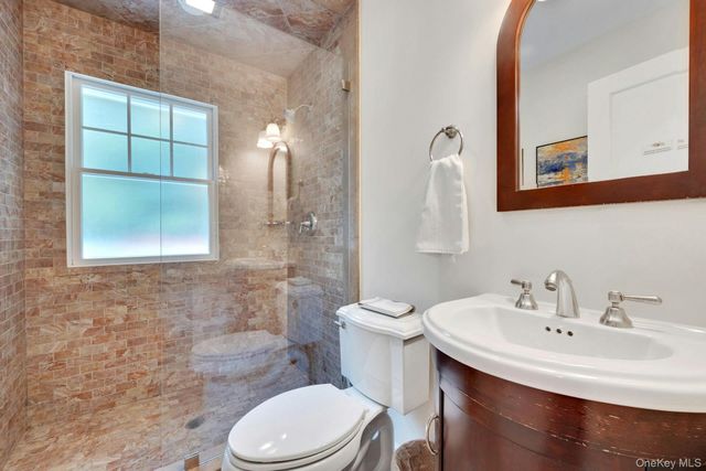 16 Hearthstone Circle, Scarsdale, NY 10583