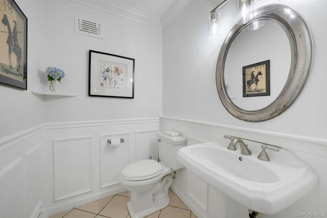 16 Hearthstone Circle, Scarsdale, NY 10583