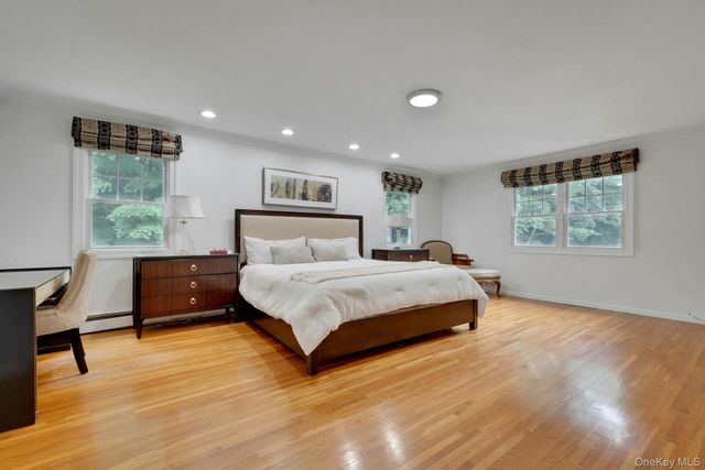 16 Hearthstone Circle, Scarsdale, NY 10583