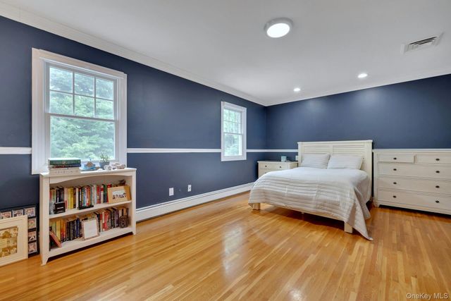 16 Hearthstone Circle, Scarsdale, NY 10583